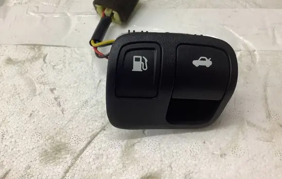 Hyundai Grandeur Tailgate opening switch 935553L000