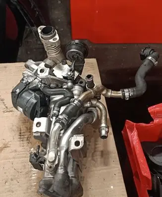 BMW X5 F15 EGR valve cooler 11717822346 7822346