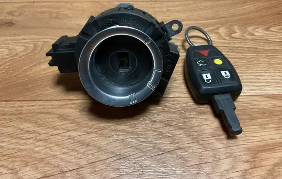 Volvo V50 Ignition lock 30737157