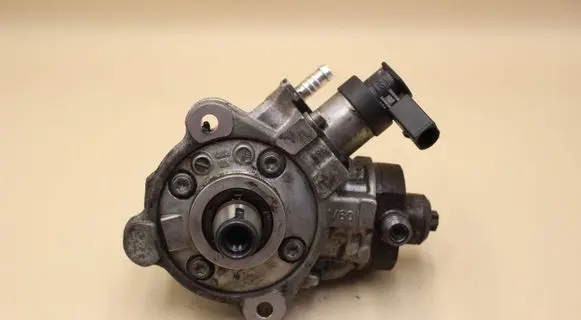 BMW 5 F10 F11 Fuel injection high pressure pump 7810696