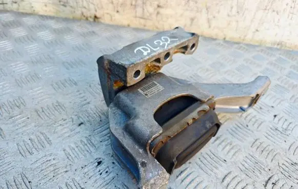 Mini Cooper Countryman R60 Engine mount bracket 6779805