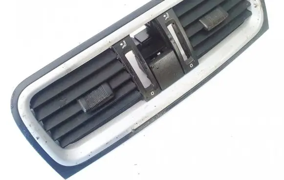 Skoda Praktik (5J8) Dash center air vent grill 5j0820951s01
