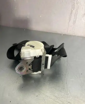 BMW X3 E83 Front seatbelt 340030708