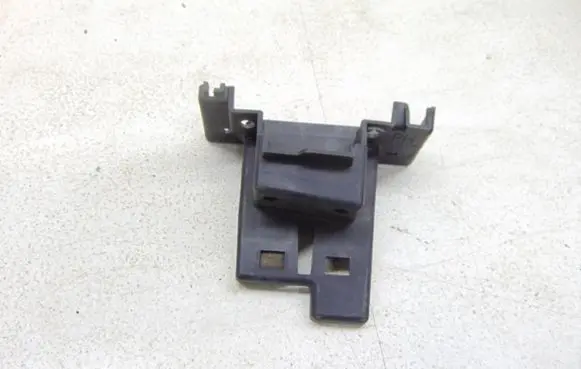 KIA Sportage Front bumper mounting bracket 6808N04