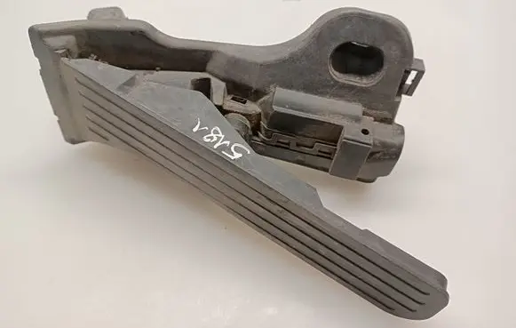 Volkswagen Caddy Accelerator throttle pedal 2K6723503A 6PV00874631