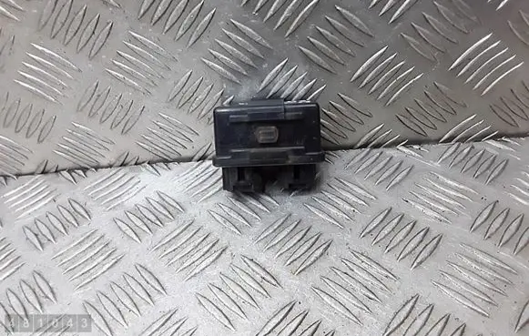 Subaru XV I Window wiper relay 86121fj002