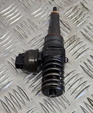 Audi A4 S4 B6 8E 8H Fuel injector 038130073AR
