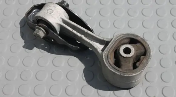 Engine mount bracket