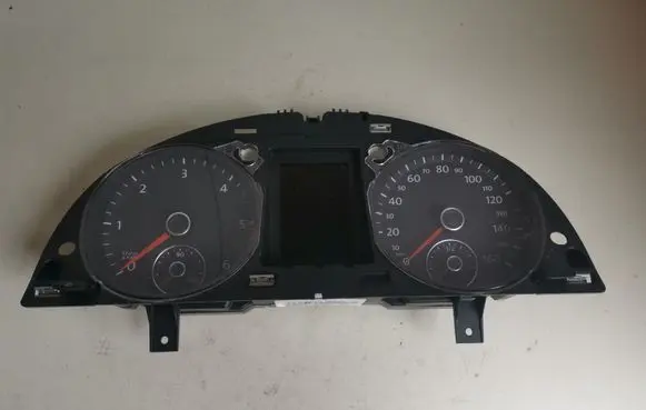Volkswagen PASSAT B7 Speedometer (instrument cluster) 3AA920970A