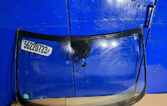 Volvo XC70 Front windscreen/windshield window 31298750