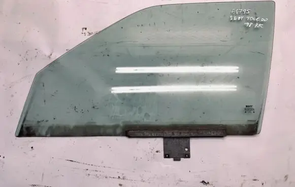 Seat Toledo I (1L) Front door window glass four-door