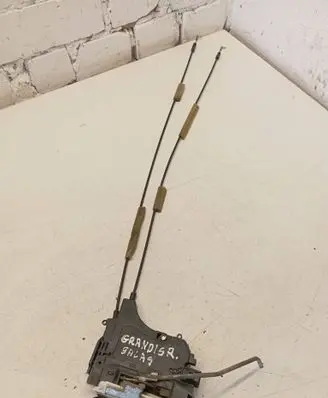 Mitsubishi Grandis Rear door lock