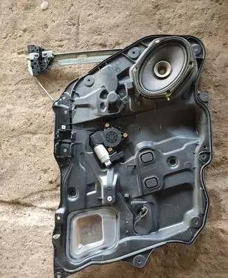 Mazda 3 I Front door window regulator with motor G22C5958X