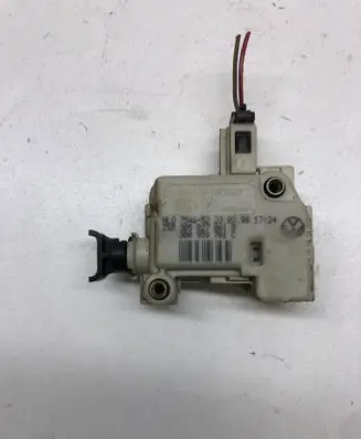 Volkswagen Bora Tailgate boot lock/latch motor 3B5827061B 3B0959781C