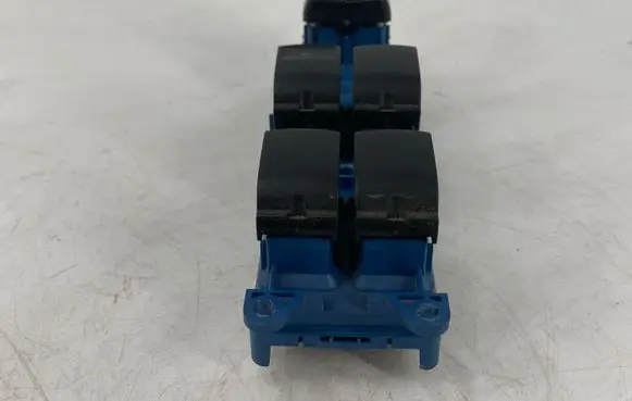 Toyota Avensis T270 Electric window control switch 8404005060