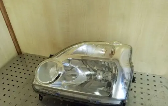 Nissan X-Trail T31 Headlight/headlamp