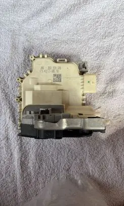 Audi A1 Rear door lock 8X0839016