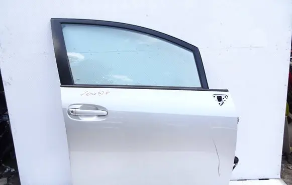 Toyota Verso Front door nasb