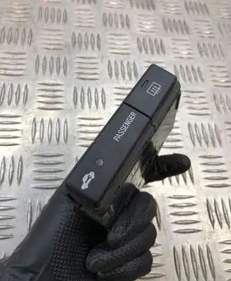 Toyota Avensis T250 Windscreen/window heater switch 8479005110