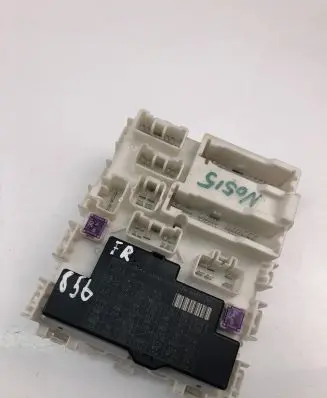 Suzuki Swift II Fuse module 3671068L12