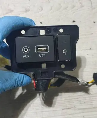 Hyundai Kona I USB socket connector 96120J9500