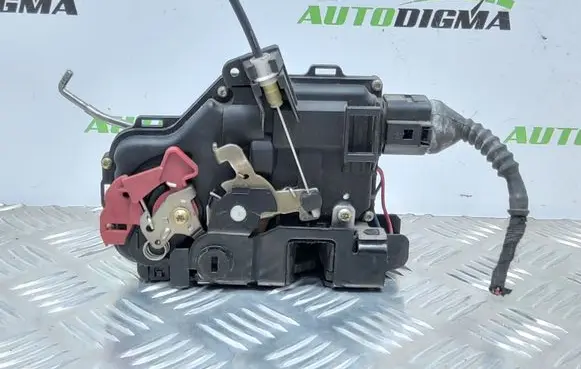 Audi A4 S4 B6 8E 8H Rear door lock 4B0839015D