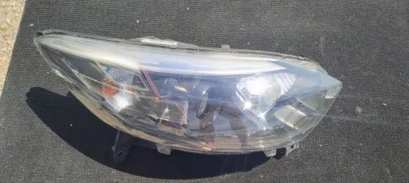 Renault Captur Headlight/headlamp 260105066R