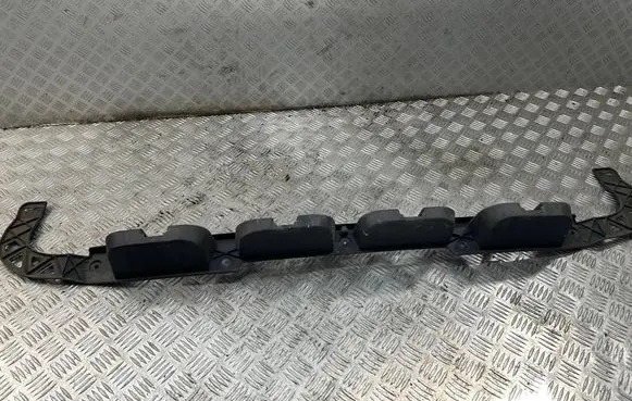 Rear bumper mounting bracket