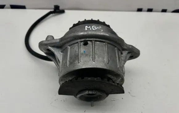 Mercedes-Benz S AMG W222 Engine mount bracket 3618709232