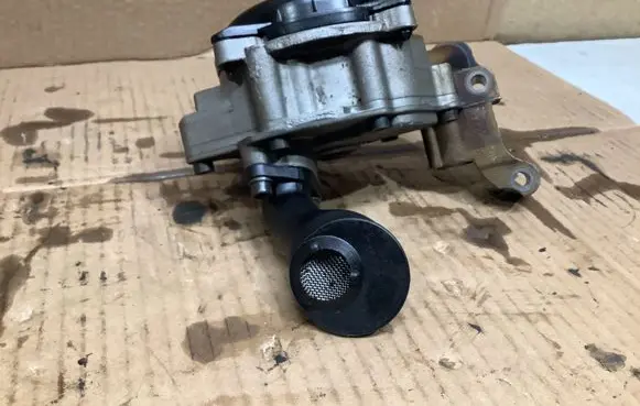 Volkswagen Golf VI Oil pump 03C103669E 03C115251M