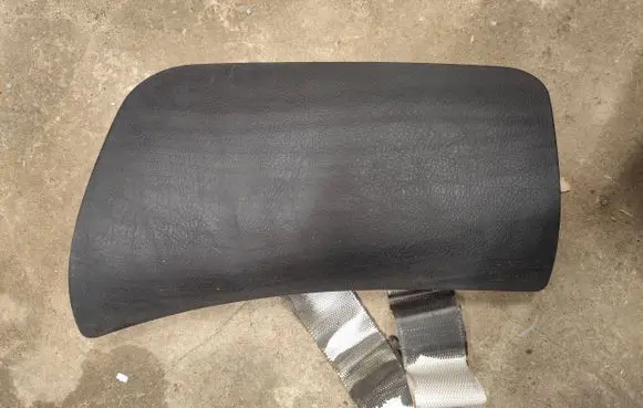BMW 5 E39 Airbag cover 8243605 PA6GF30 8249864