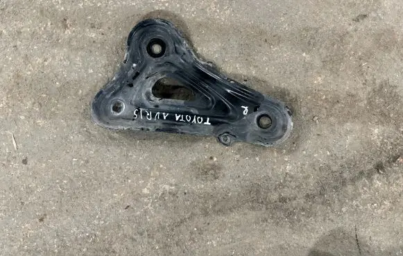 Toyota Auris E180 Sway bar bush bracket, front 