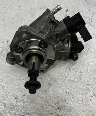 BMW 5 F10 F11 Fuel injection high pressure pump 0445010517 7810696