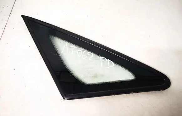 Toyota Avensis Verso Front triangle window/glass 