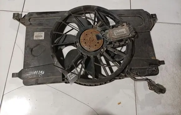 Mazda 3 I Radiator cooling fan shroud 0130307145