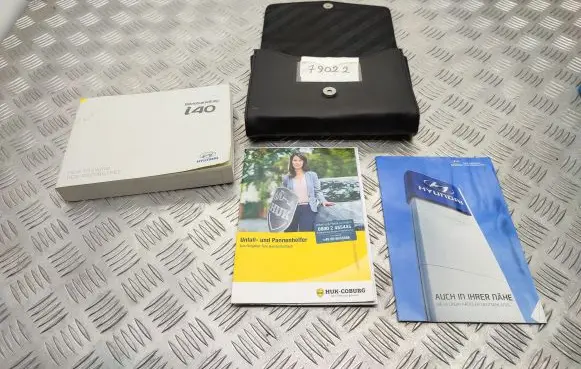 Hyundai i40 Owners service history hand book 
