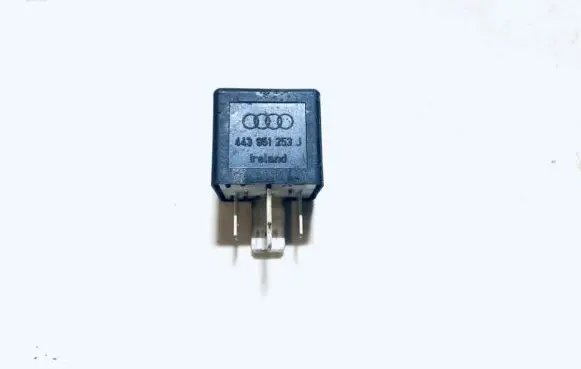 Volkswagen PASSAT B5 Other relay 899511000 443951253j