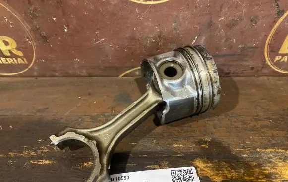 Toyota Corolla Verso AR10 Piston with connecting rod 861781