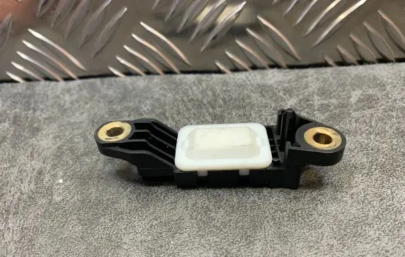 Mercedes-Benz CLS C219 Airbag deployment crash/impact sensor A0018209126