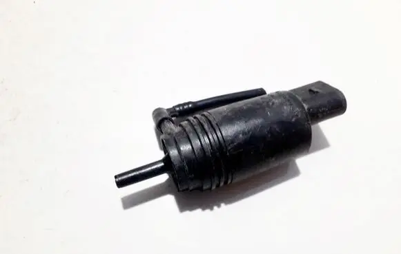 BMW 5 E39 Windscreen/windshield washer pump 67128377612