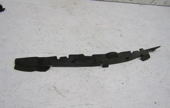 Cadillac CTS Fender mounting bracket 15250707