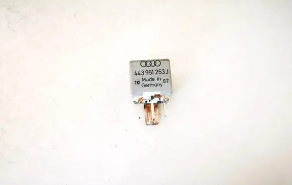 Volkswagen PASSAT B5 Other relay 443951253j 899511