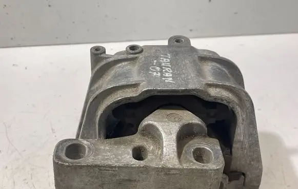 Volkswagen Touran I Engine mount bracket 1k0199262
