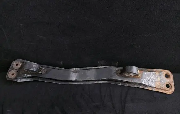 Volvo S40, V40 Engine mounting bracket