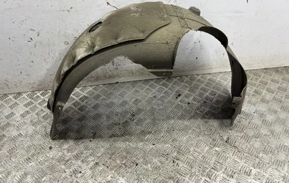 Rear arch fender liner splash guards