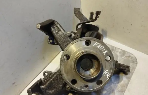 Skoda Fabia Mk2 (5J) Front wheel hub spindle knuckle