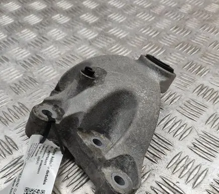 Mercedes-Benz CLA C117 X117 W117 Engine mounting bracket A2462401109