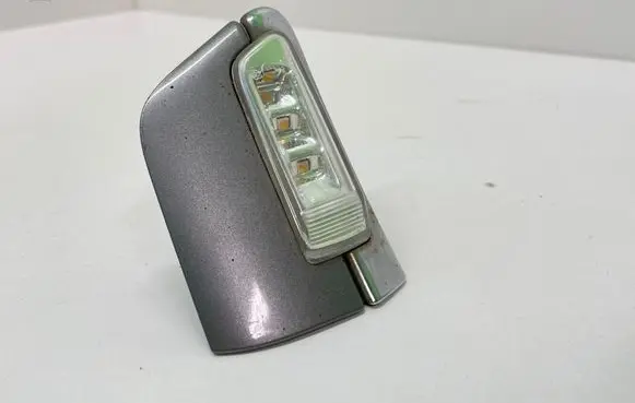 Front fender indicator light