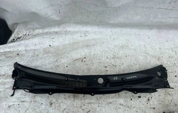 Suzuki Swift II Wiper trim 7233168l1