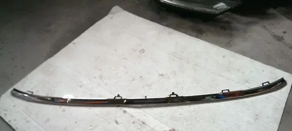 Front bumper splitter molding